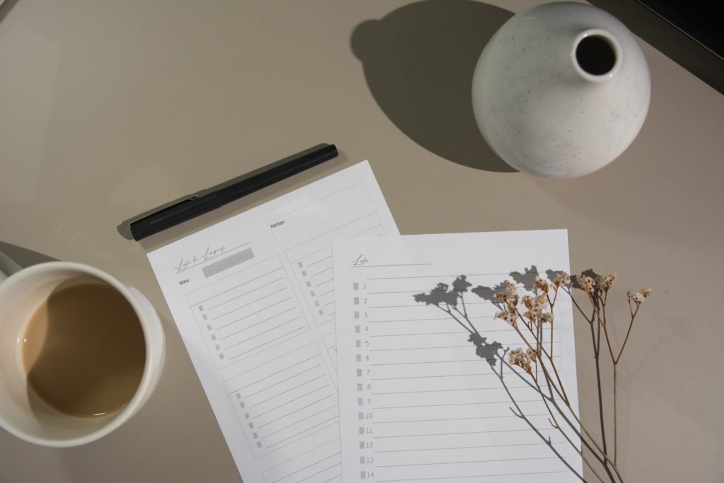 a list of reasons to simplify your business with coffee and dried flowers